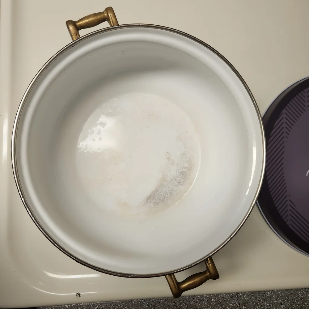 Tabletops Unlimited White Cookware with Gold‎ Handles